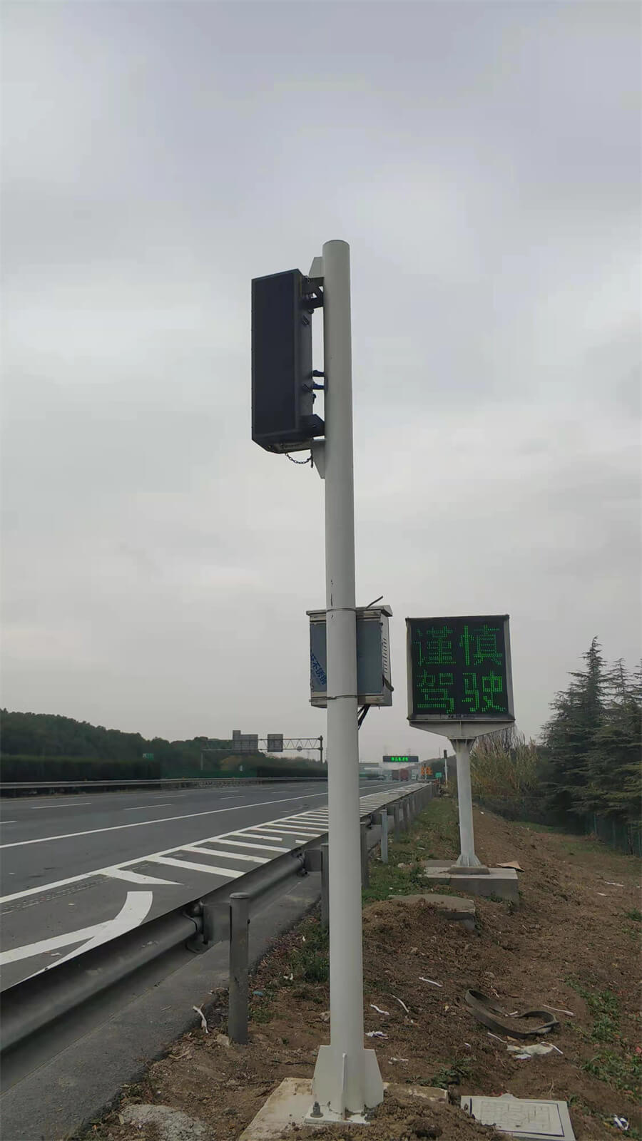 滬常高速常州方向淀山湖路段使用清聽聲學(xué)高速公路定向廣播現(xiàn)場(chǎng)圖